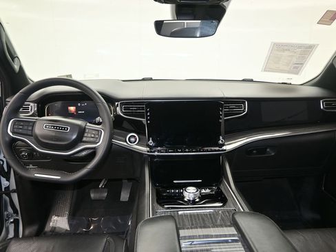 Used 2022 Jeep Wagoneer Series III w/ Premium Group I image 12