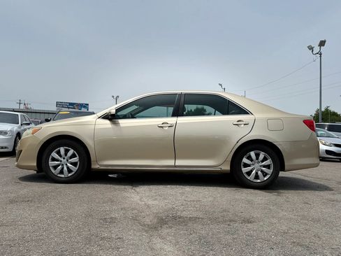 Used 2012 Toyota Camry LE FWD image 13