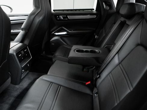 Certified 2022 Porsche Cayenne Turbo AWD/4WD image 35