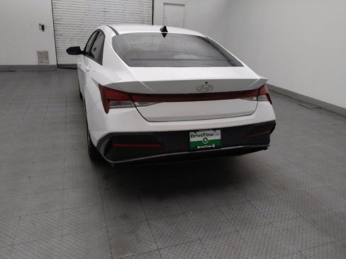 Used 2024 Hyundai Elantra SE FWD image 6