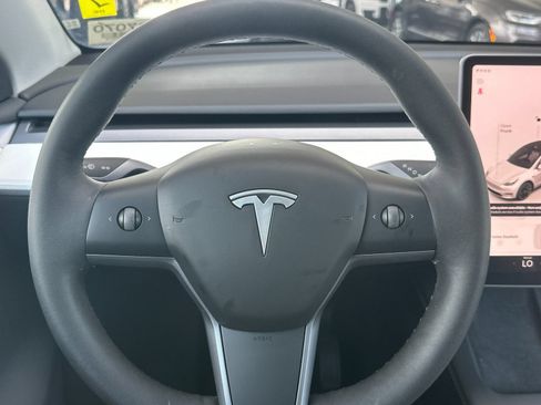 Used 2023 Tesla Model Y Long Range AWD/4WD image 23