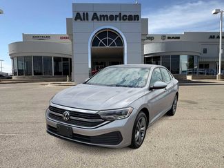 Used 2024 Volkswagen Jetta SE image 1