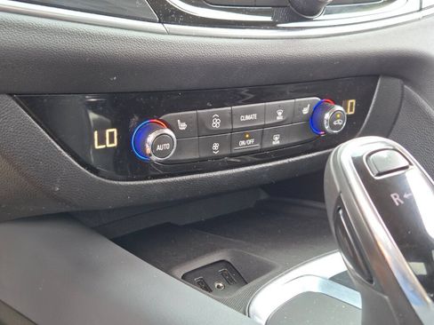 Used 2019 Buick Enclave Essence AWD/4WD image 36