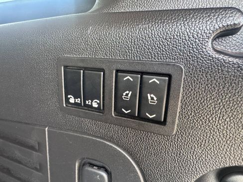 Used 2015 Cadillac Escalade ESV Luxury AWD/4WD image 28