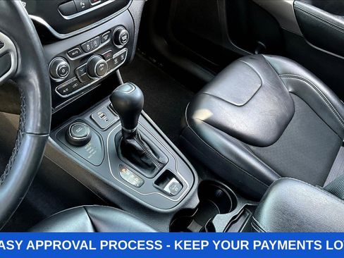 Used 2021 Jeep Cherokee Latitude Plus AWD/4WD image 23