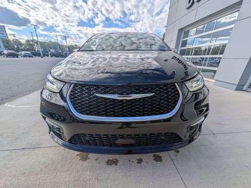 New 2026 Chrysler Pacifica Pinnacle w/ Trailer Tow Group FWD image 10