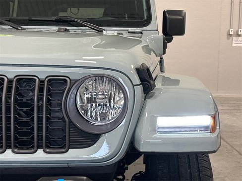 Used 2024 Jeep Wrangler Unlimited w/ Convenience Group image 10