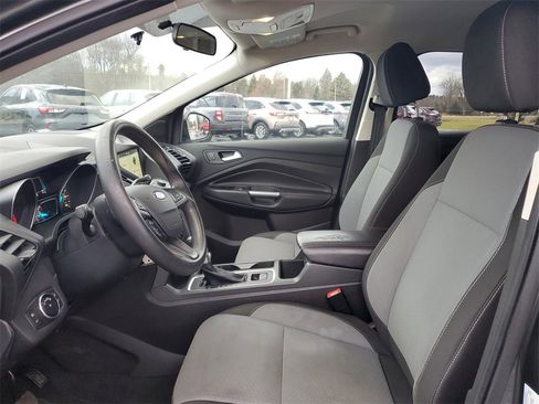 Used 2017 Ford Escape SE w/ Equipment Group 201A image 8