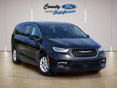 Used 2023 Chrysler Pacifica Touring-L