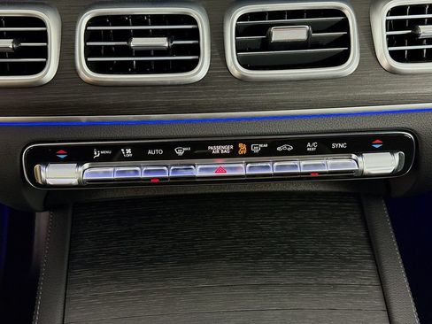 Used 2025 Mercedes-Benz GLS 450 4MATIC image 15