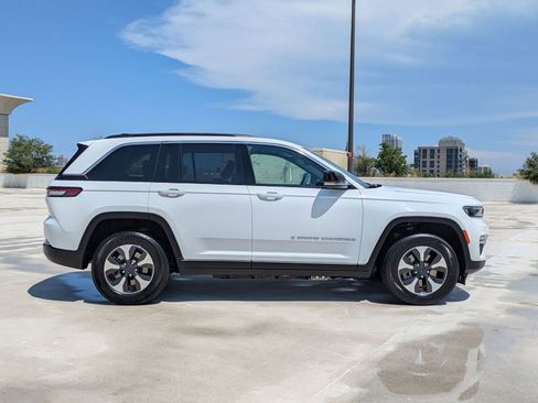 Used 2024 Jeep Grand Cherokee Limited 4xe image 8