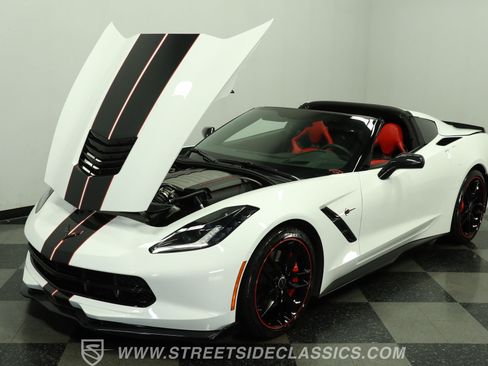 Used 2015 Chevrolet Corvette Stingray Coupe w/ Pacific Design Package RWD image 30