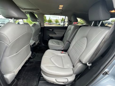 Used 2020 Toyota Highlander XLE AWD/4WD image 27