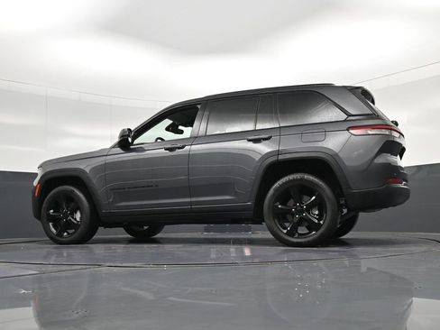 Used 2024 Jeep Grand Cherokee Limited w/ Black Appearance Package AWD/4WD image 38