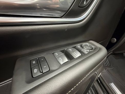 Used 2023 GMC Yukon SLT w/ SLT Premium Package AWD/4WD image 27