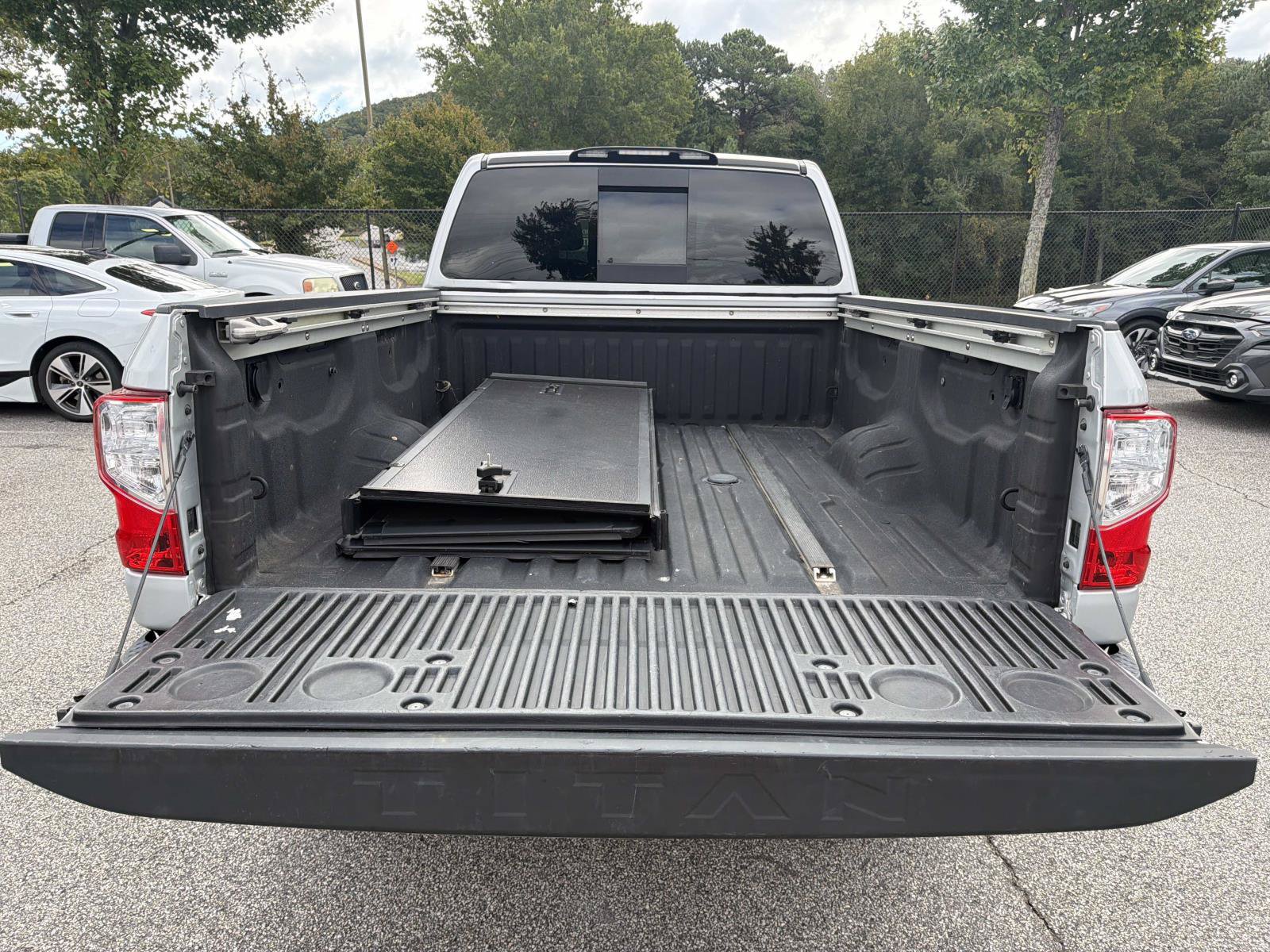 Used 2019 Nissan Titan PRO-4X w/ Pro-4x Convenience Package AWD/4WD image 19