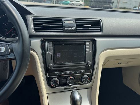Used 2019 Volkswagen Passat 2.0T Wolfsburg w/ Wheels & Sunroof Package FWD image 8