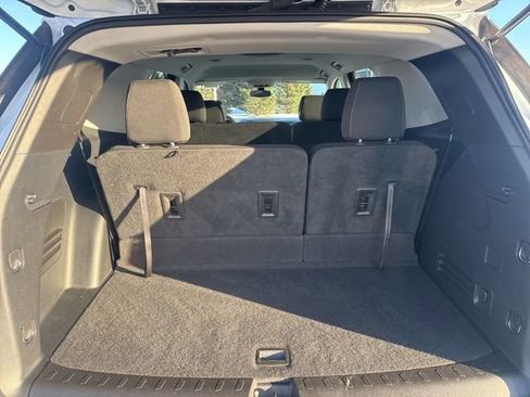 Used 2021 Chevrolet Traverse LS image 27