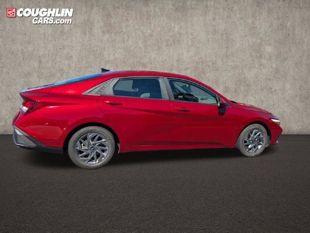 Certified 2024 Hyundai Elantra SEL FWD image 8