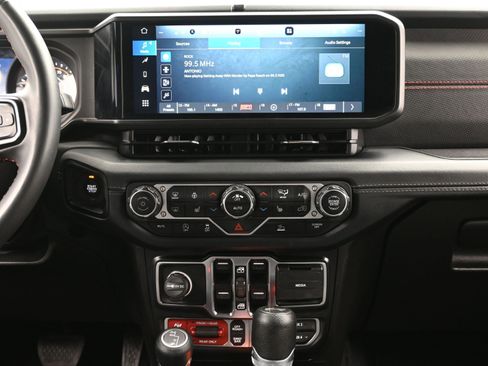 Used 2024 Jeep Wrangler Rubicon w/ Convenience Group image 17