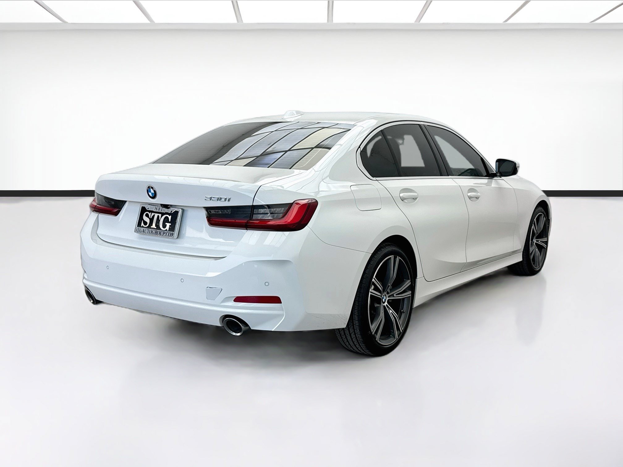 Used 2024 BMW 330i Sedan w/ Convenience Package RWD image 4