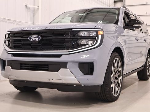 New 2026 Ford Expedition Max Platinum w/ Platinum Ultimate Package AWD/4WD image 5