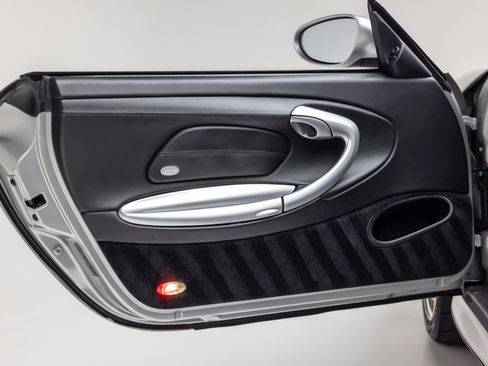 Used 2003 Porsche 911 GT2 RWD image 38