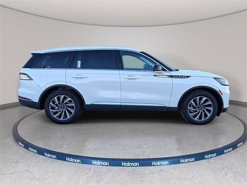 New 2026 Lincoln Aviator AWD image 4