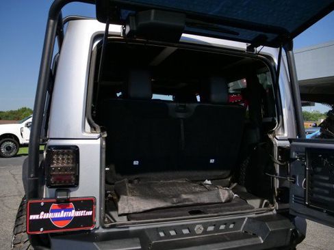 Used 2017 Jeep Wrangler Rubicon AWD/4WD image 39