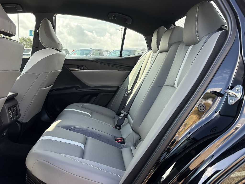 Used 2026 Toyota Camry SE w/ Convenience Package FWD image 12