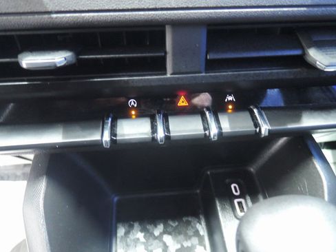 Used 2024 Chevrolet Colorado W/T image 18