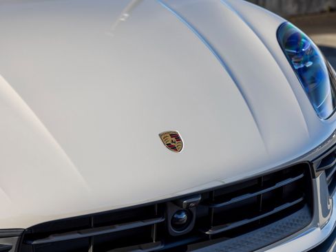 Certified 2024 Porsche Macan image 15