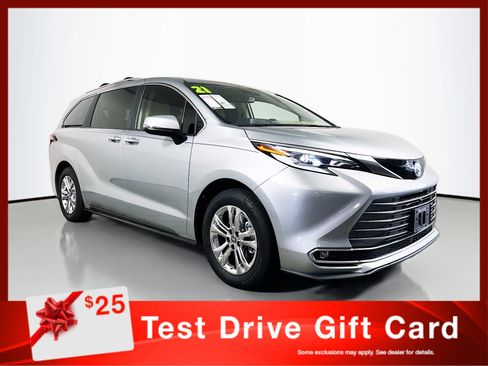 Used 2021 Toyota Sienna Platinum image 1
