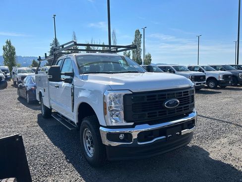 New 2026 Ford F250 XL w/ XL Chrome Package AWD/4WD image 4