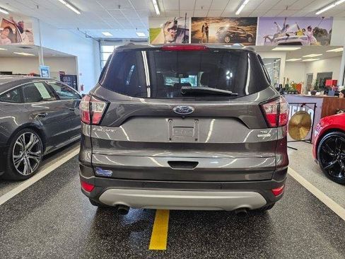 Used 2018 Ford Escape SE w/ Ford Safe & Smart Package FWD image 6