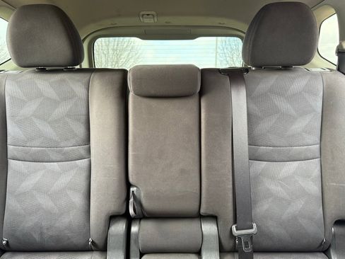 Used 2015 Nissan Rogue SV image 18