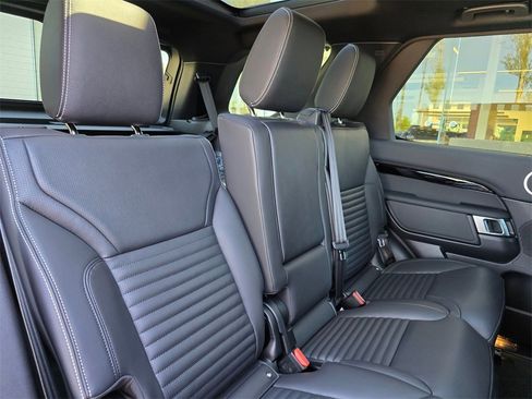 New 2025 Land Rover Discovery S image 33