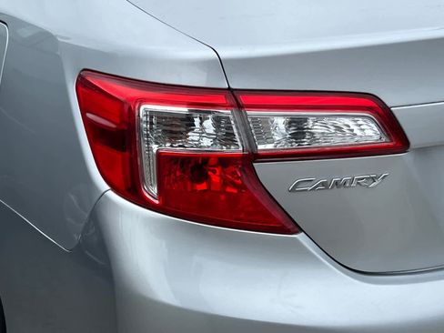 Used 2012 Toyota Camry LE FWD image 20