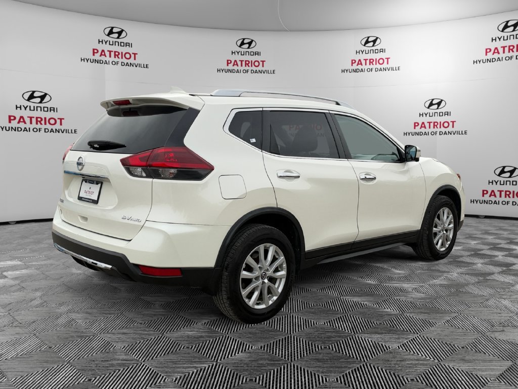 Used 2018 Nissan Rogue SV w/ Sun & Sound Touring Package AWD/4WD image 3