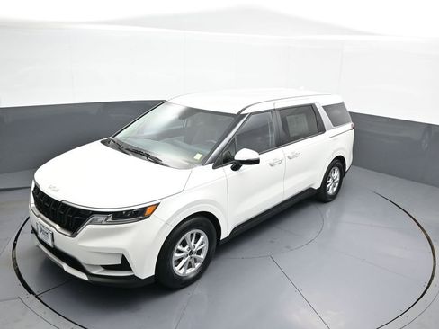 Used 2024 Kia Carnival LX image 33