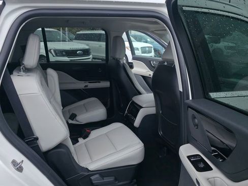 Used 2025 Lincoln Aviator Reserve image 10