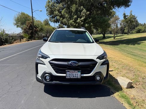 Used 2025 Subaru Outback Premium AWD/4WD image 4