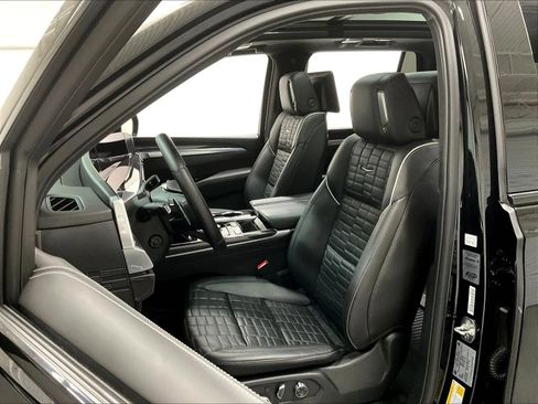 Used 2025 Cadillac Escalade V AWD/4WD image 13