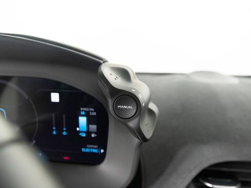 Used 2023 McLaren Artura RWD image 18