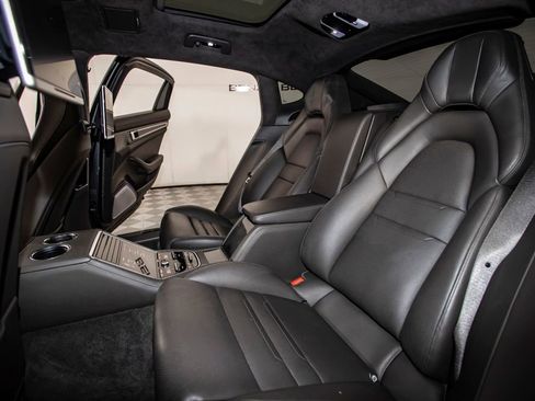 Used 2018 Porsche Panamera Turbo S Executive image 16