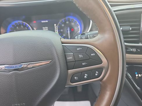 Used 2017 Chrysler Pacifica Limited FWD image 18