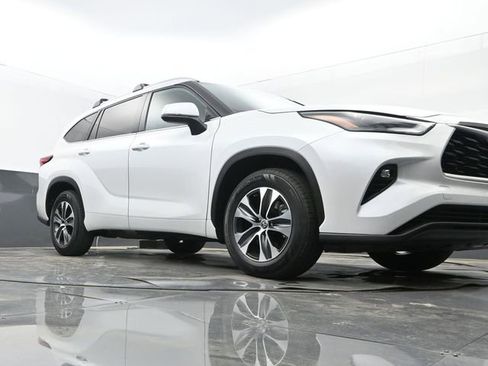 Used 2022 Toyota Highlander XLE image 27