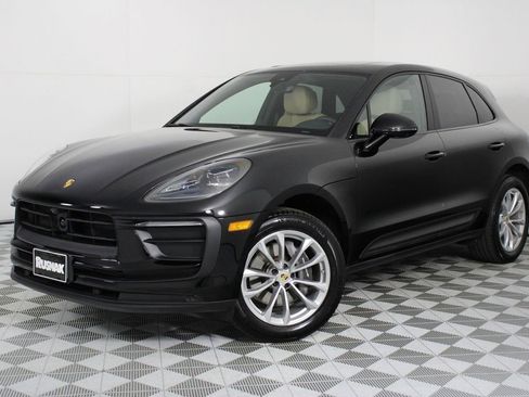 Certified 2025 Porsche Macan AWD/4WD image 1