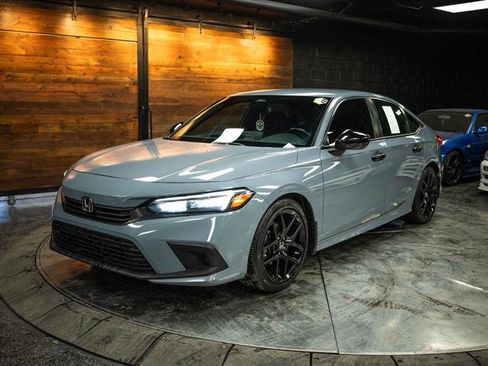 Used 2022 Honda Civic Sport image 2