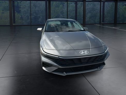 Used 2024 Hyundai Elantra SEL image 3